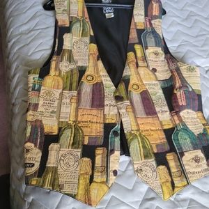 Men's vest size large. Fun-fun Wine-bottle themed cool vest.